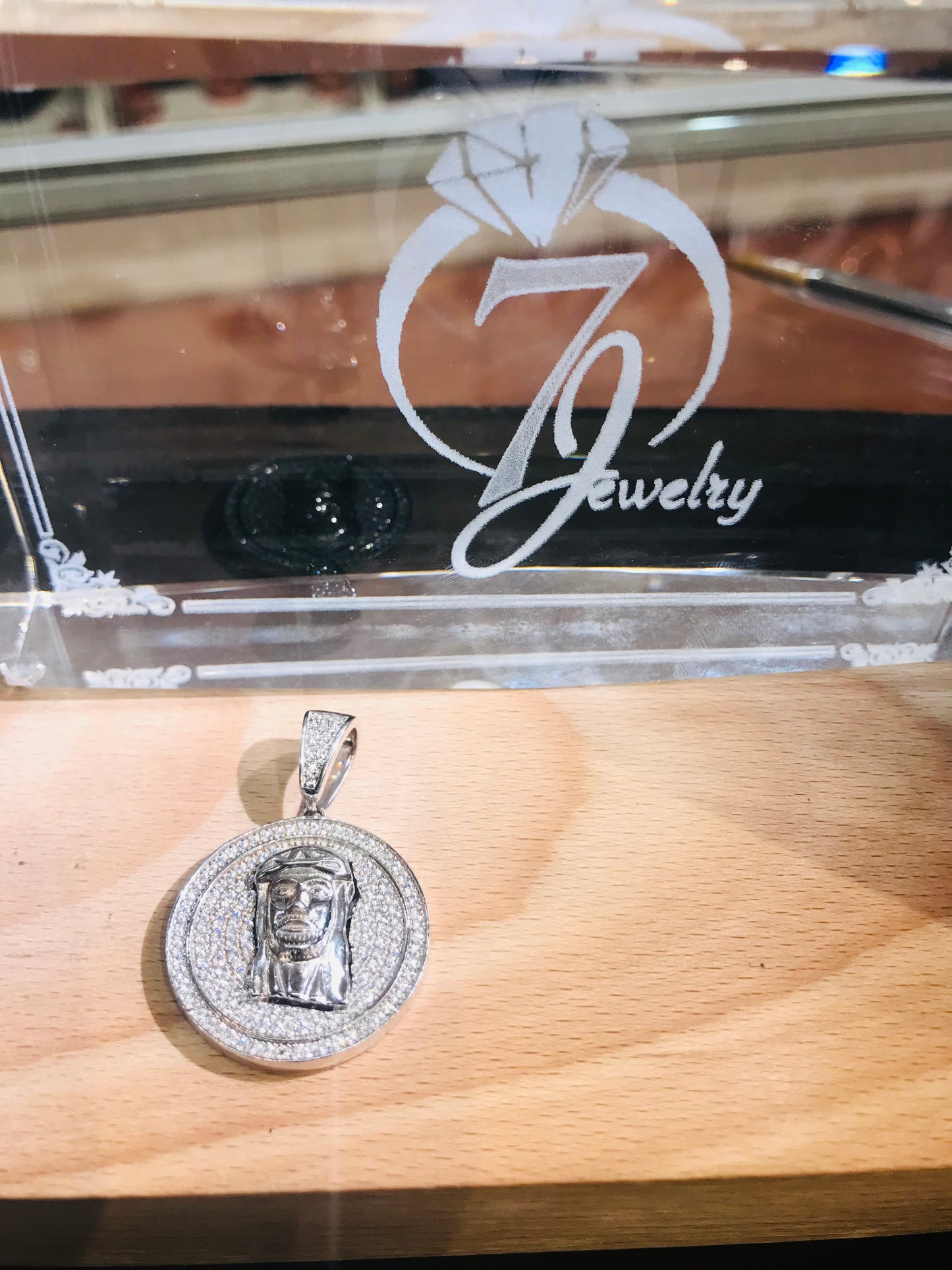 Pendentif en argent sterling avec pierres en oxyde de zirconium