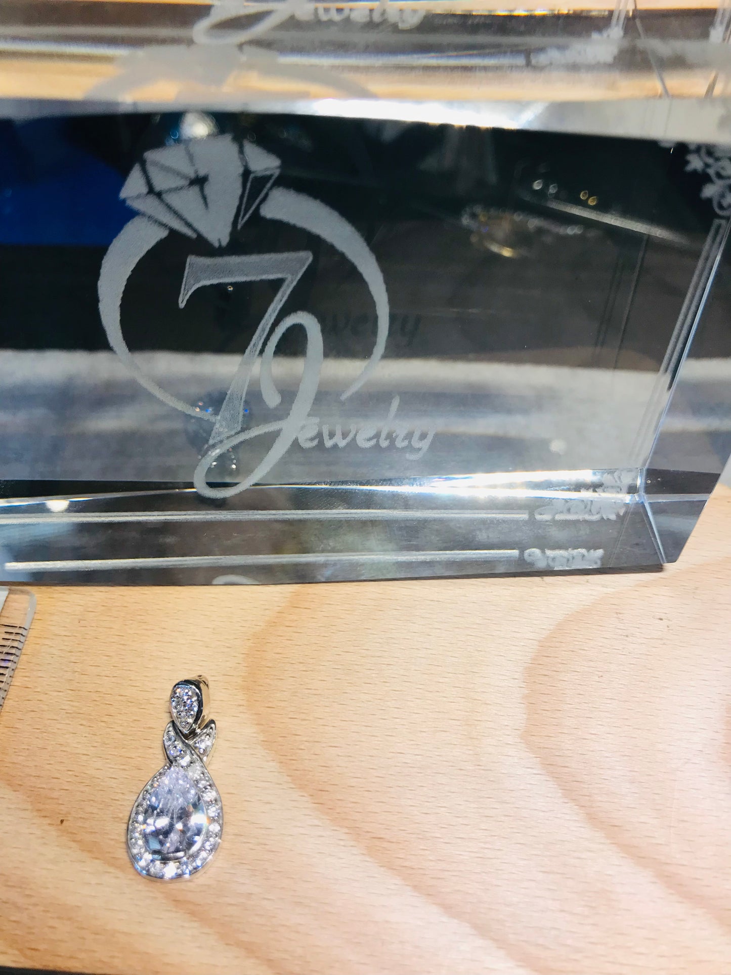 Pendentif en cristal de forme ovale en argent sterling