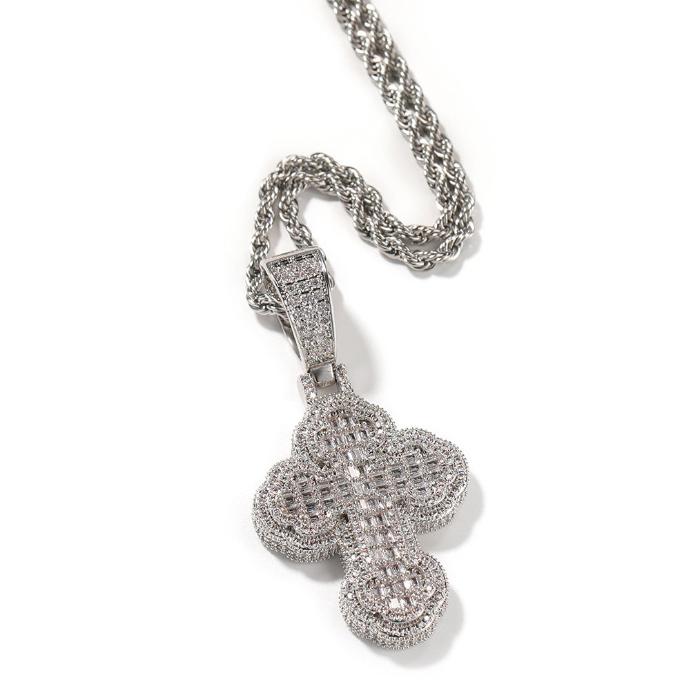 Collier avec pendentif en forme de croix nuage en diamant CZ