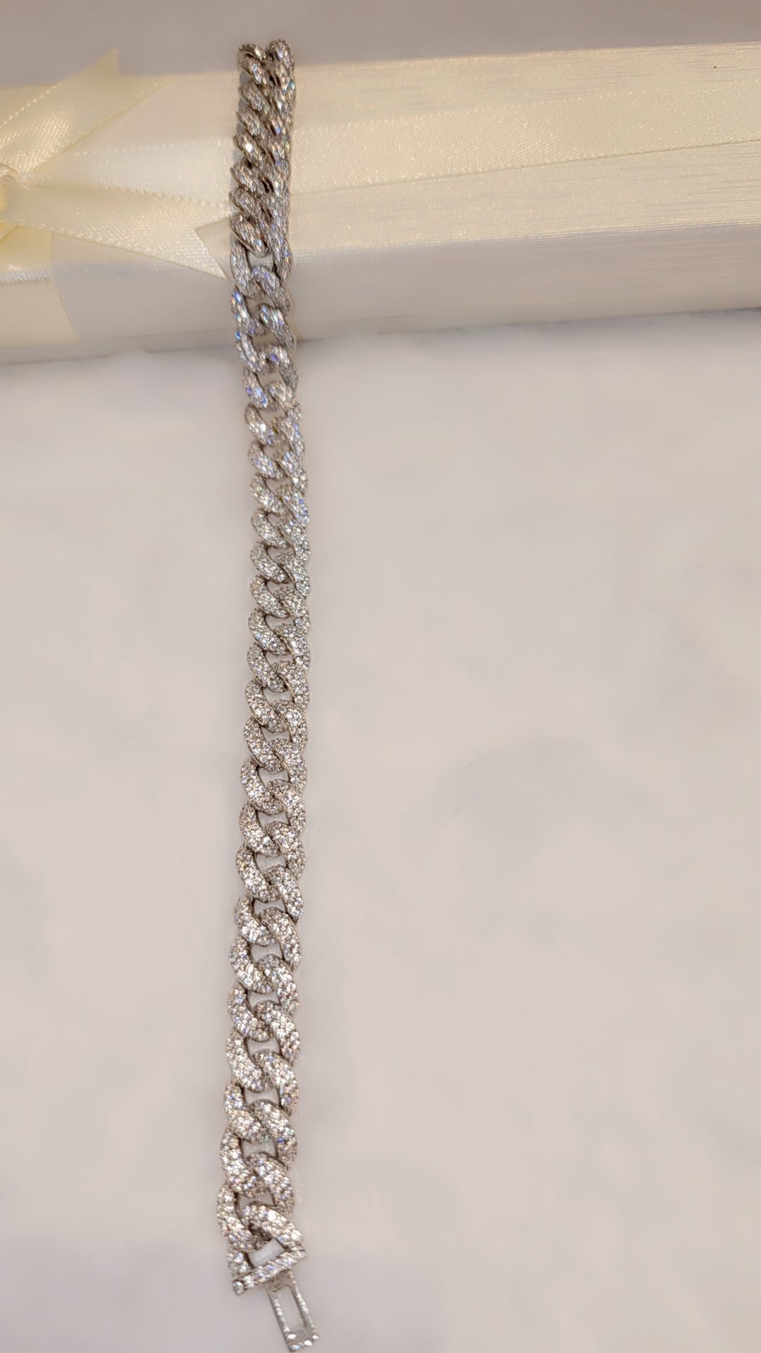 Bracelet à maillons cubains plaqué or glacé