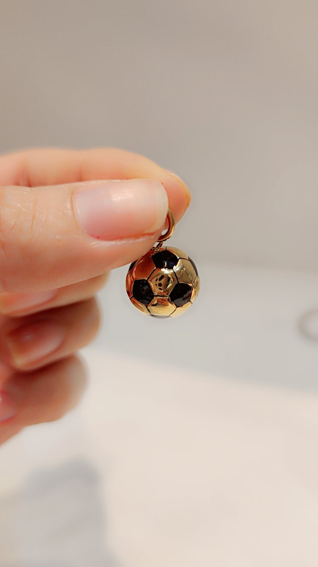 Pendentif boule plaqué or