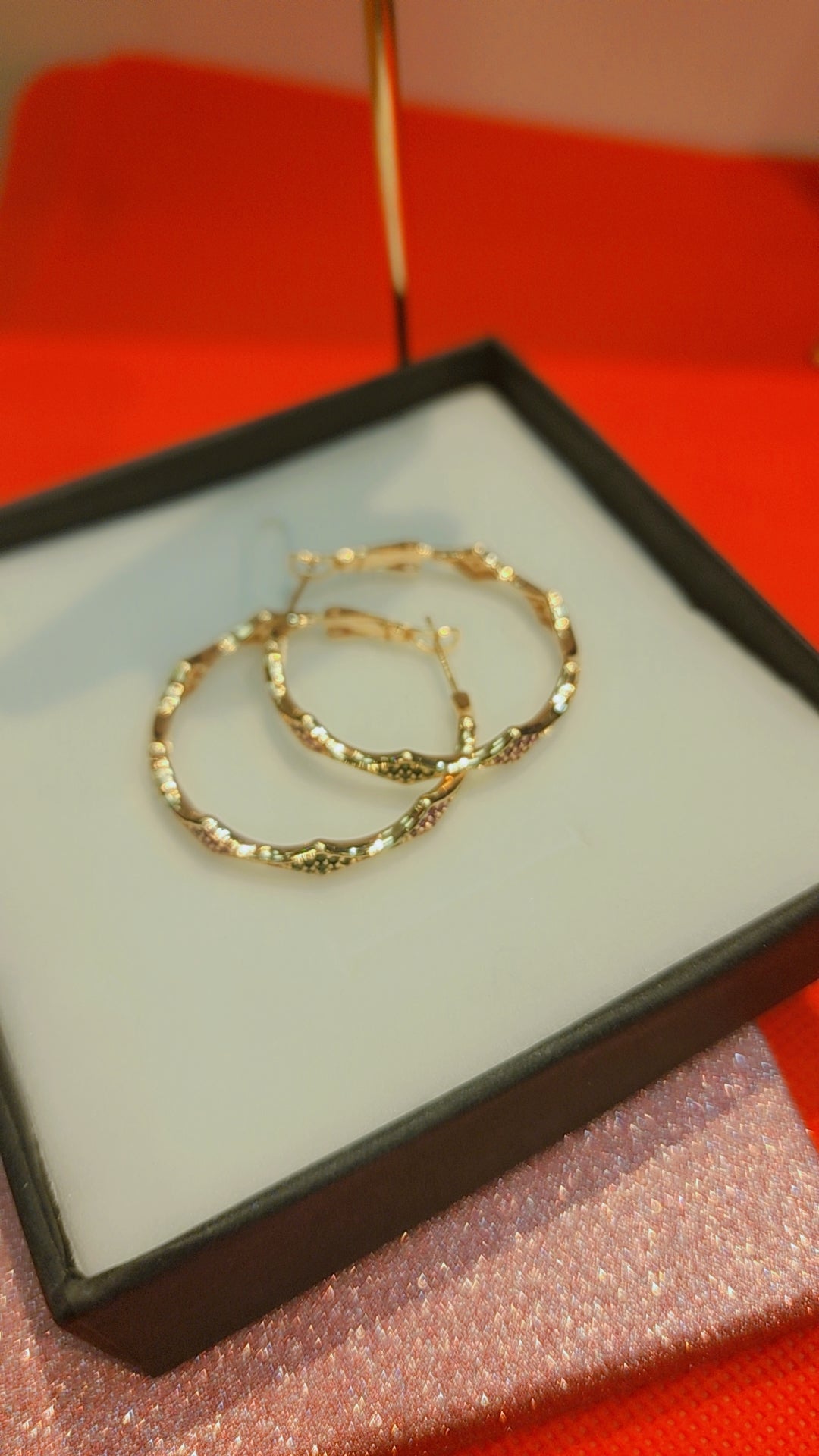 ਸੋਨੇ ਦੀ ਪਲੇਟਿਡ ਕਿਊਬਿਕ ਜ਼ਿਰਕੋਨੀਆ ਪੱਥਰ ਦੀ ਵਾਲੀ