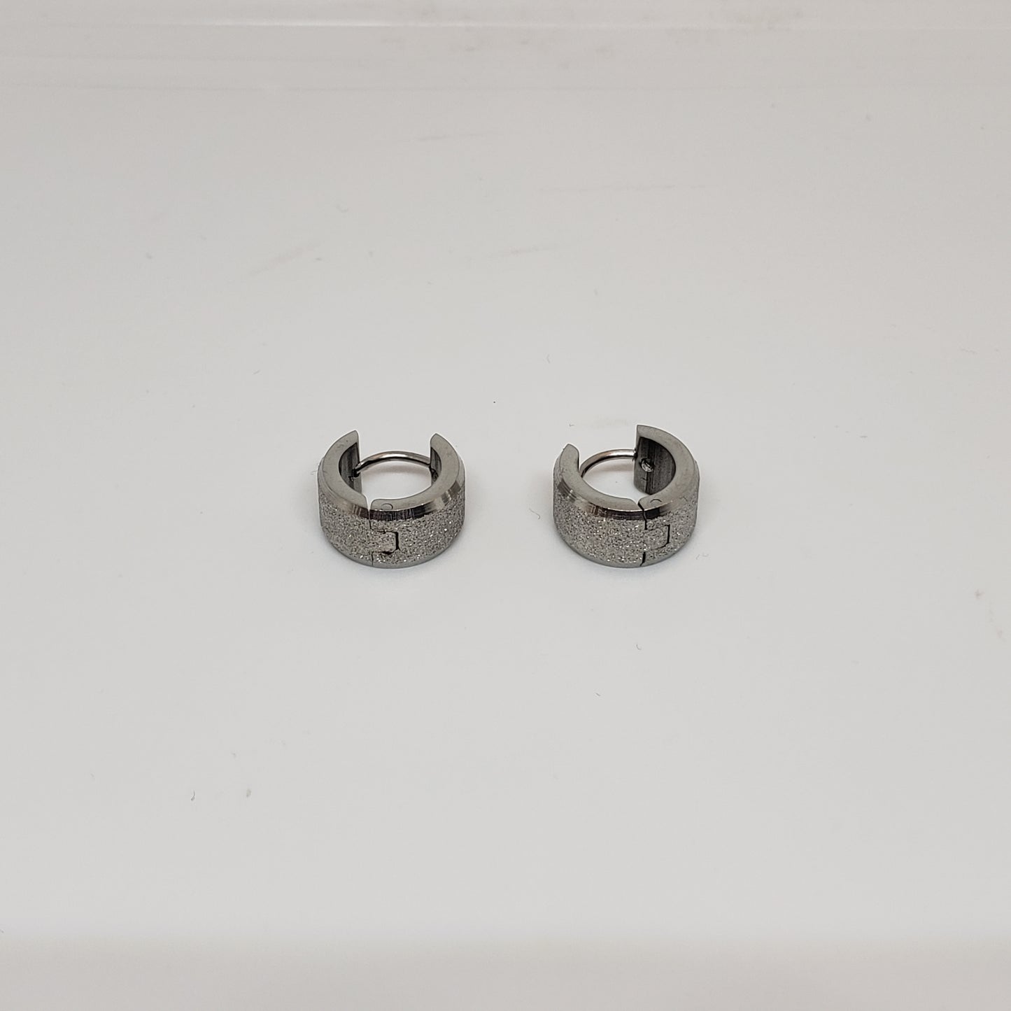 ਚਮਕਦਾਰ ਹੇਜਡ ਹੂਪਸ