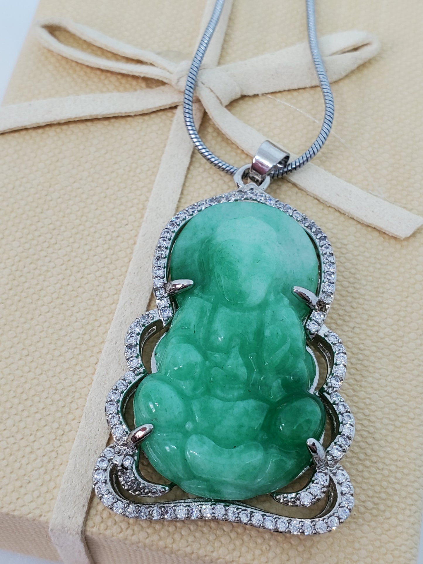 Collier Bouddha en jade véritable