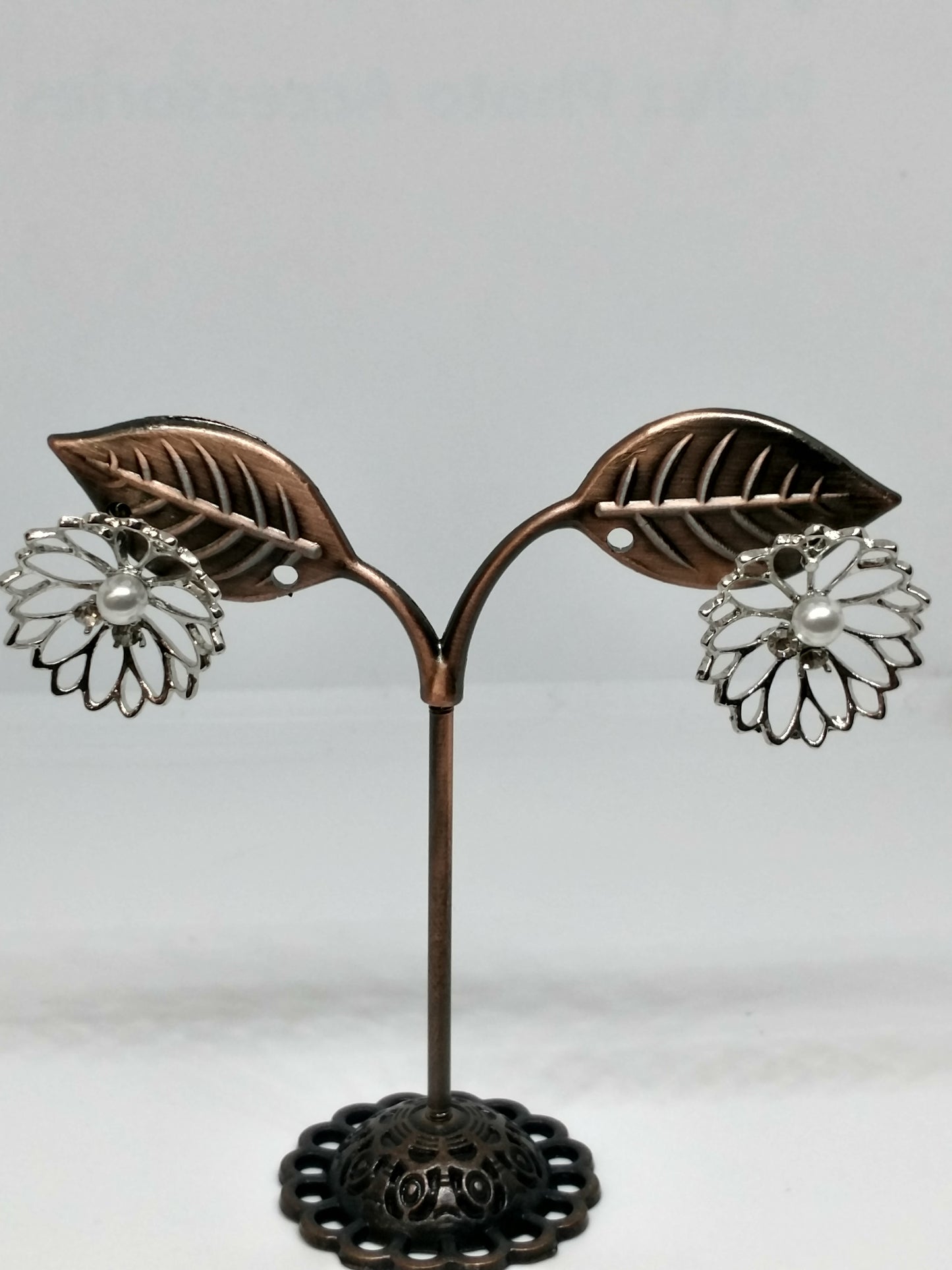 Boucles d'oreilles à tige en pétales de fleurs