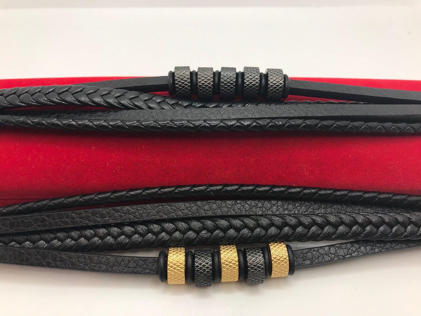 Bracelet en cuir perlé