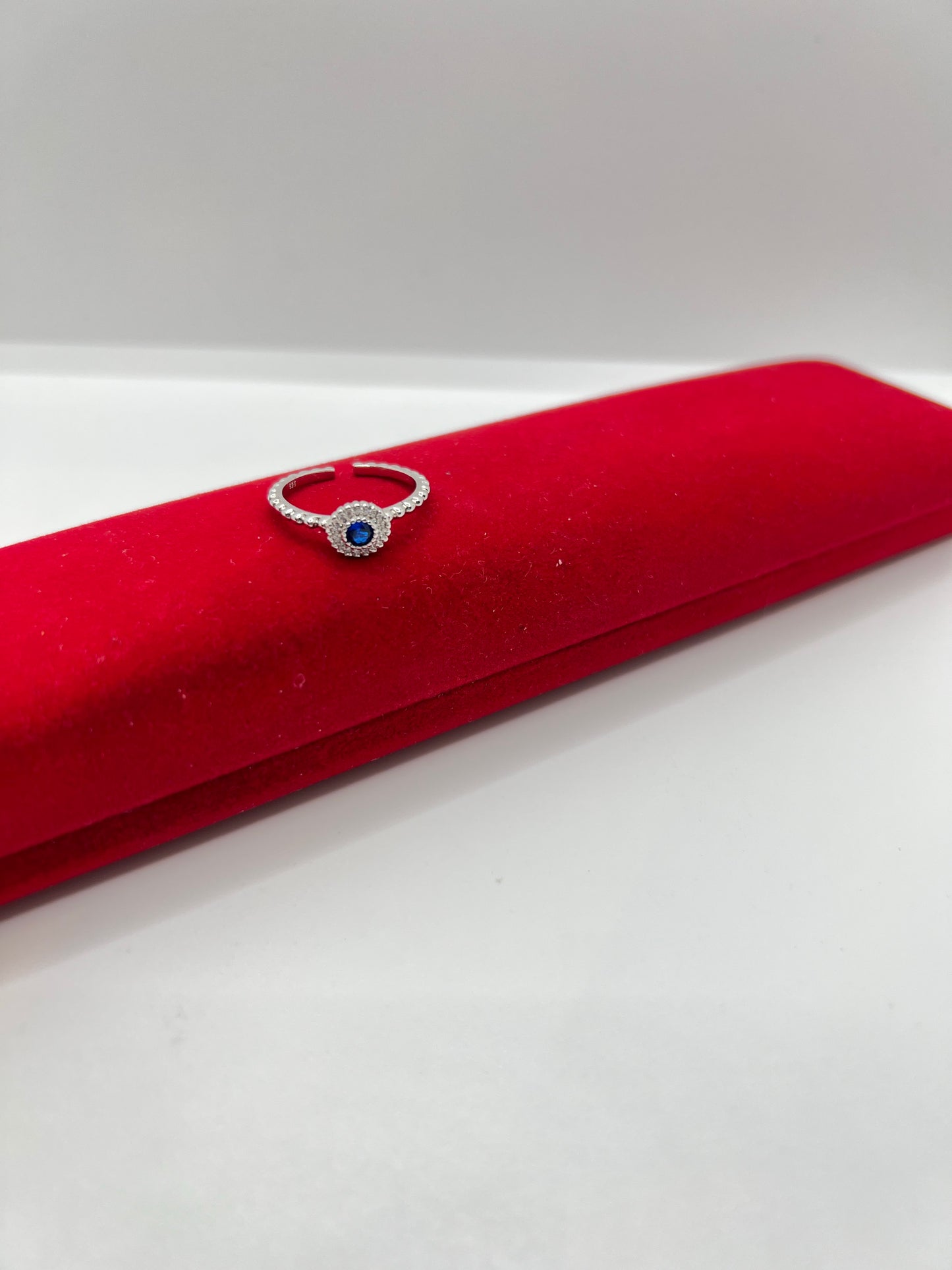 Bague en argent véritable avec pierres précieuses