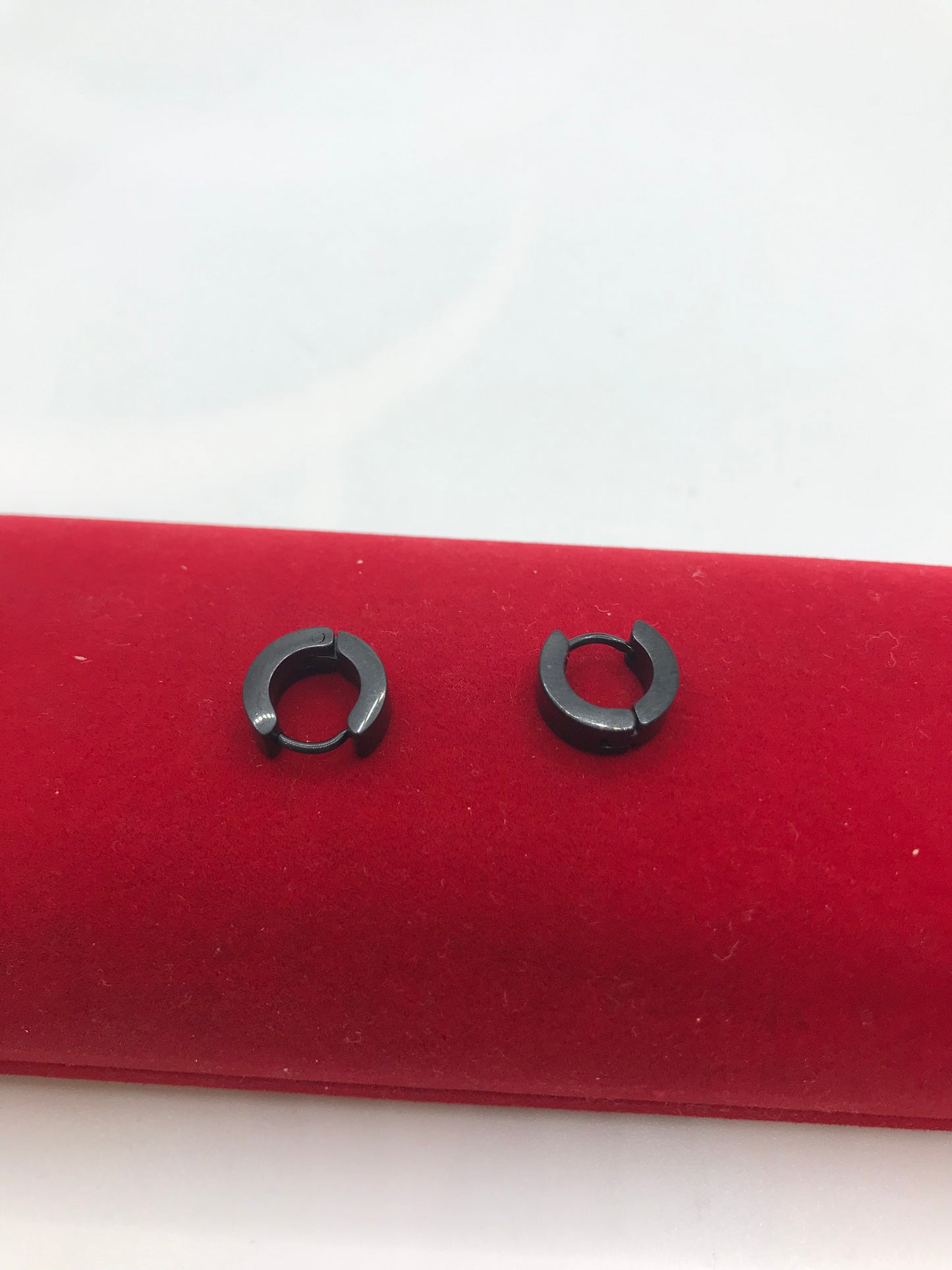 Créoles noires de petite taille