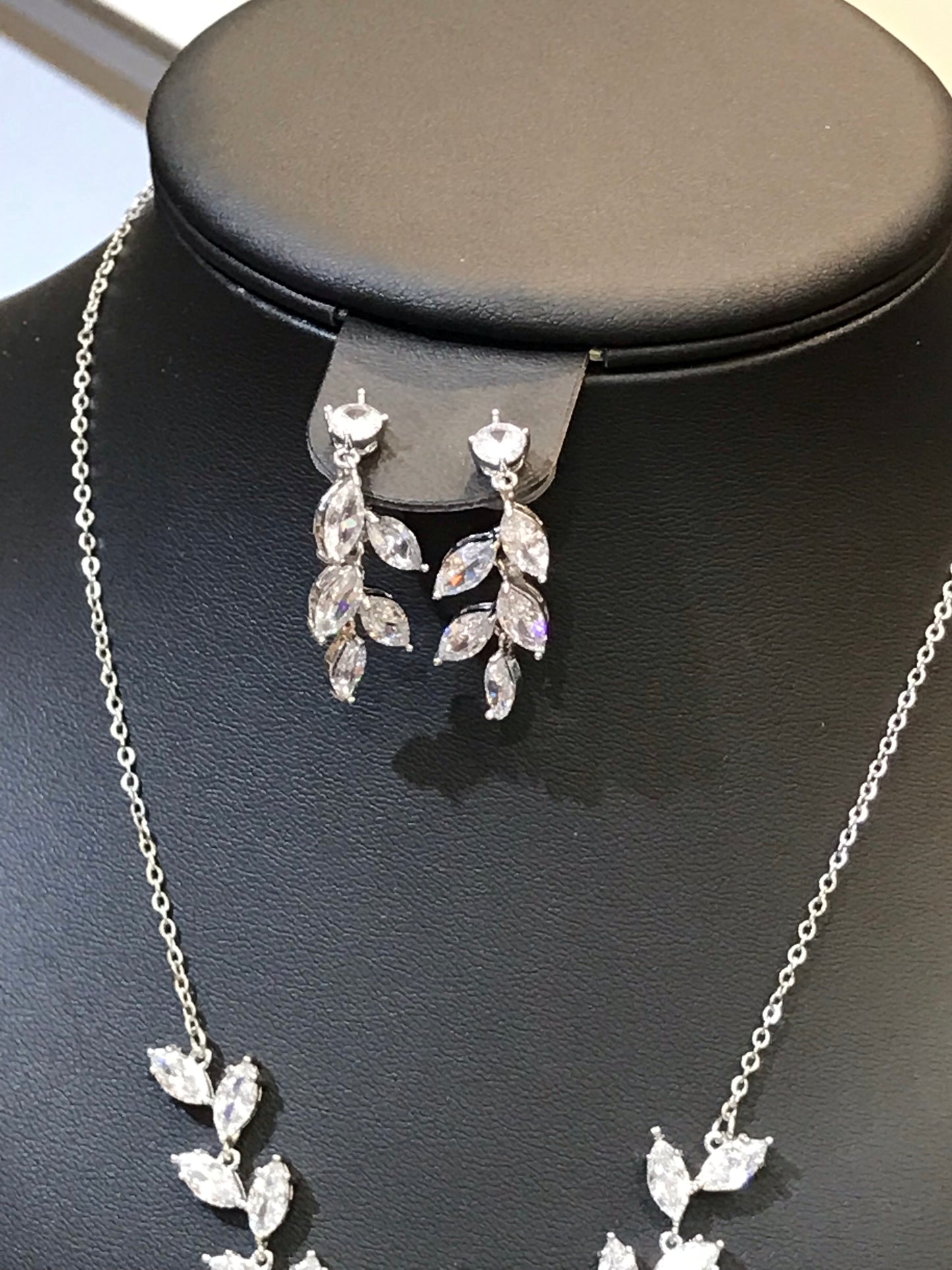 ਪੱਤਾ ਡਿਜ਼ਾਈਨ ਕਿਊਬਿਕ ਜ਼ਿਰਕੋਨੀਆ ਸੈੱਟ