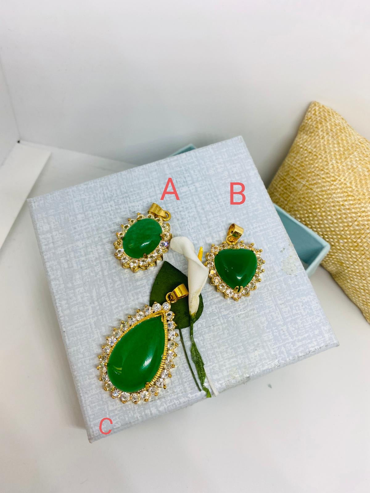 Pendentif en pierre verte