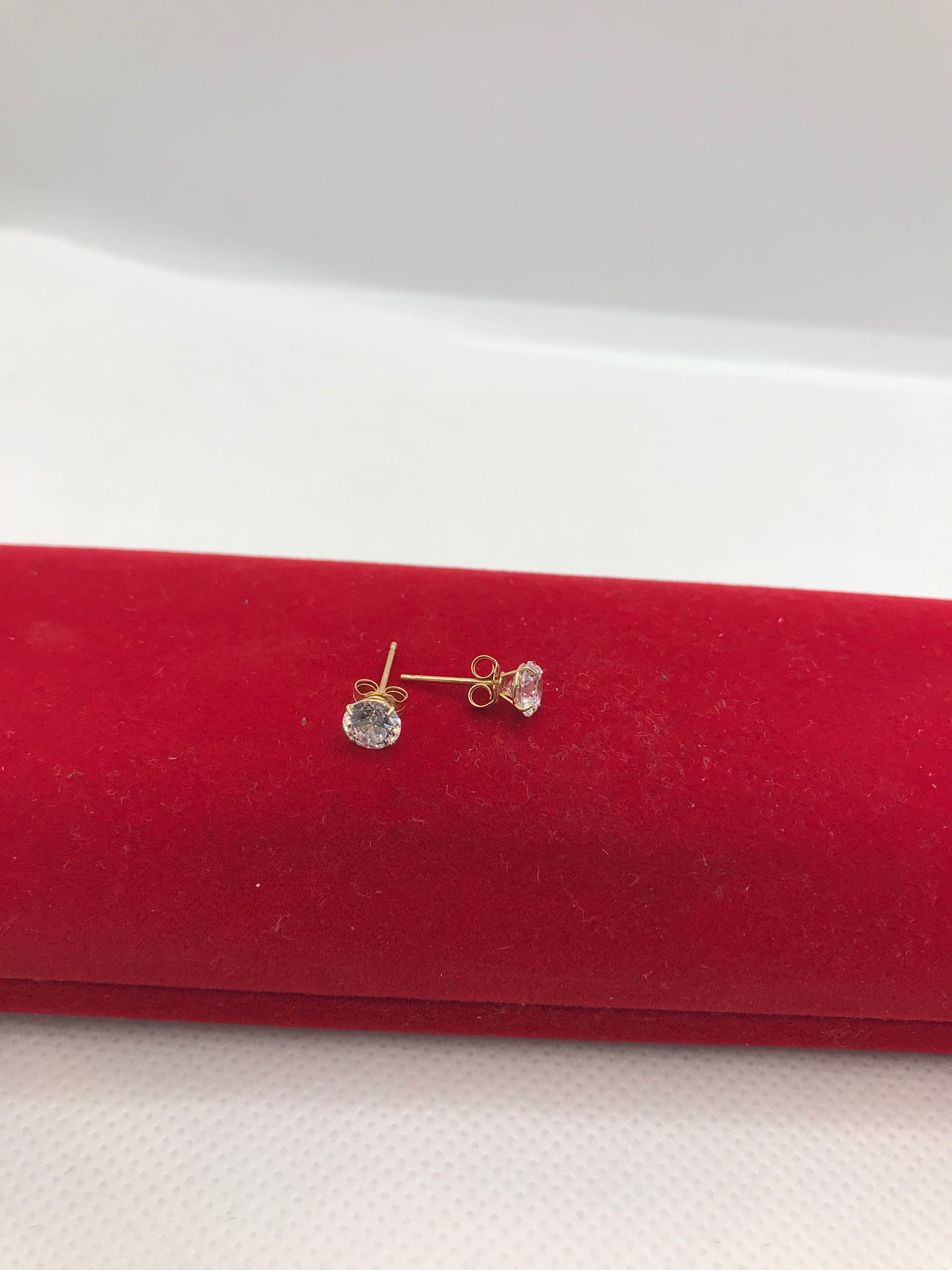 Clou d'oreille en pierre CZ 14 carats