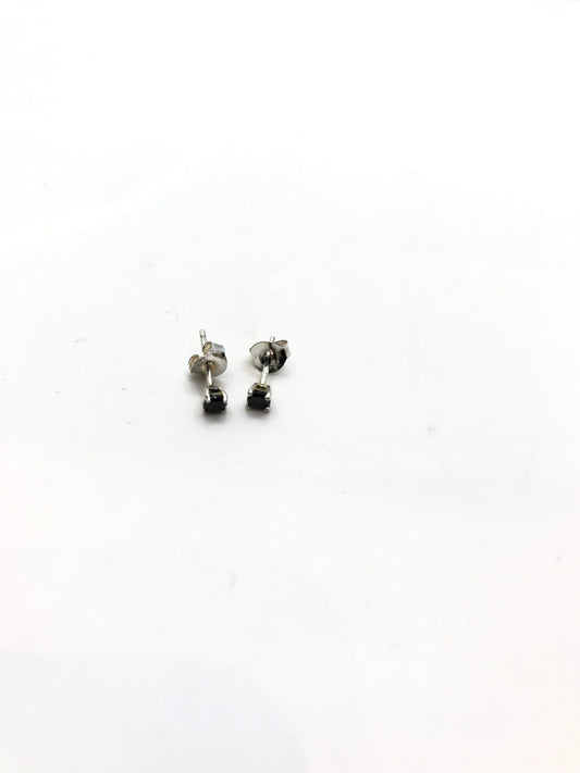 Sterling silver round black stone stud