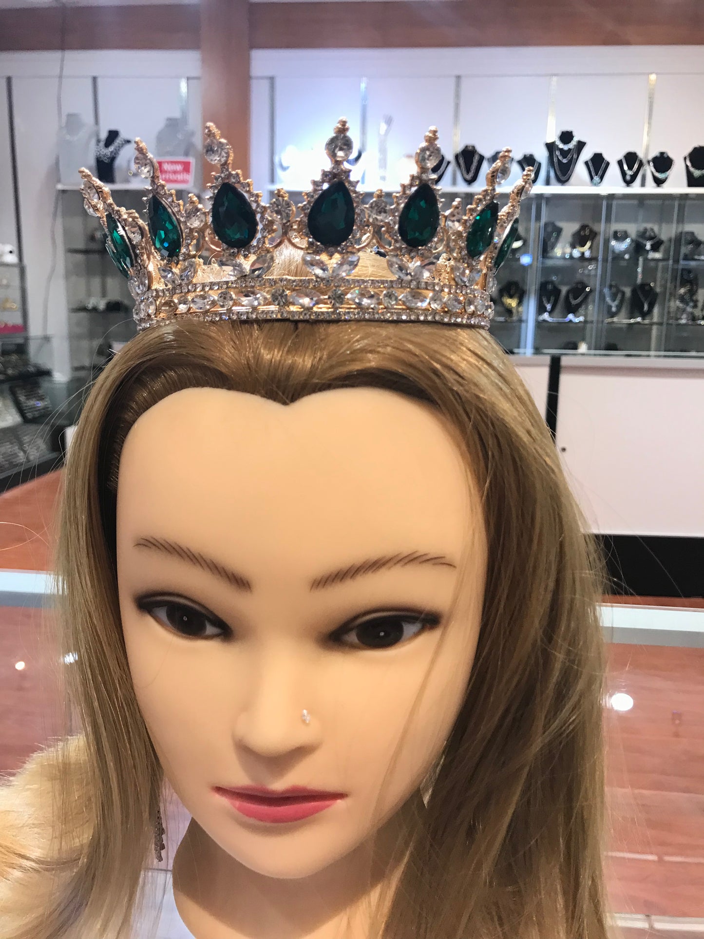 Couronne de reine en cristal avec pierre verte