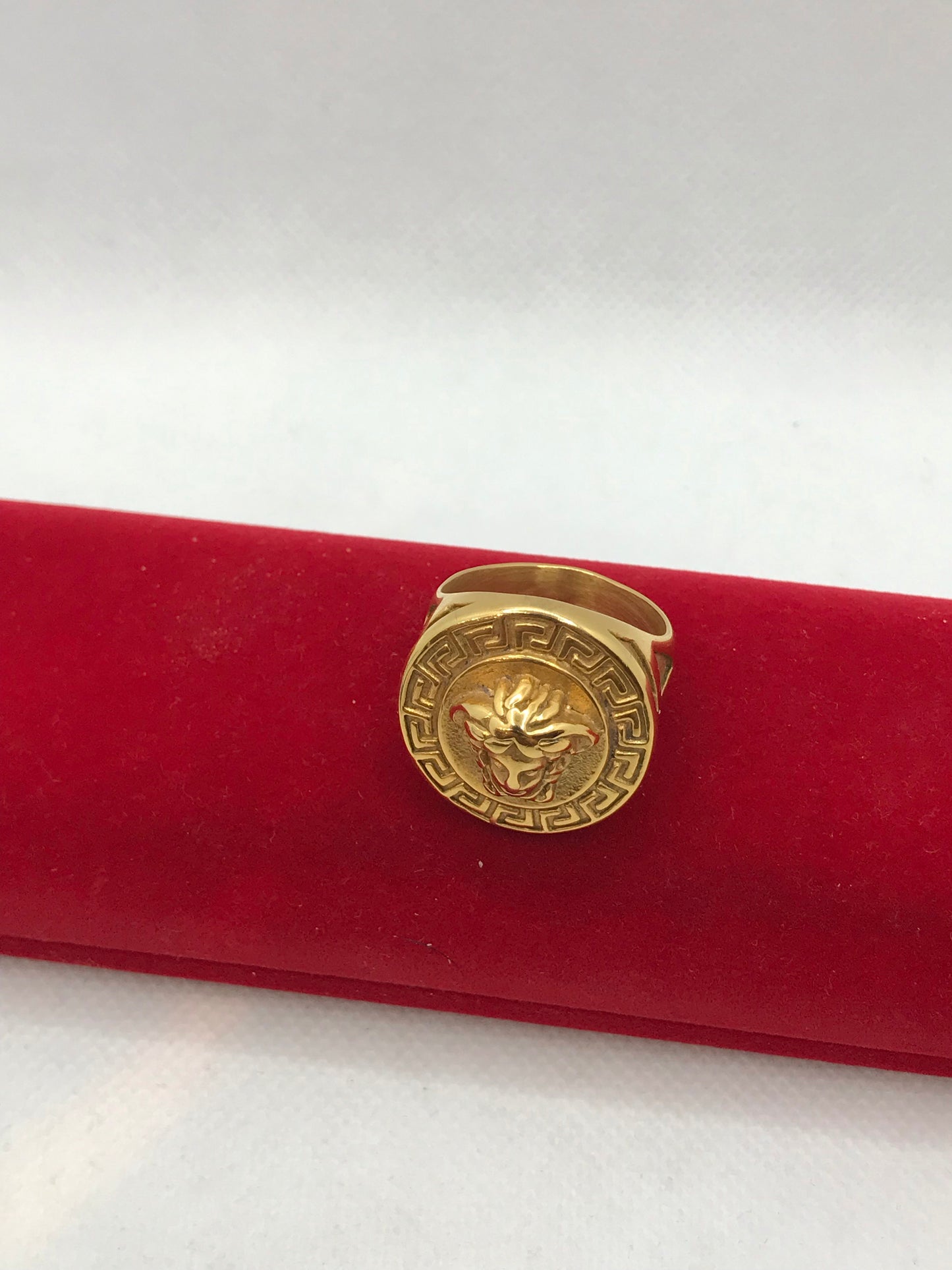 Bague design Versace plaquée or