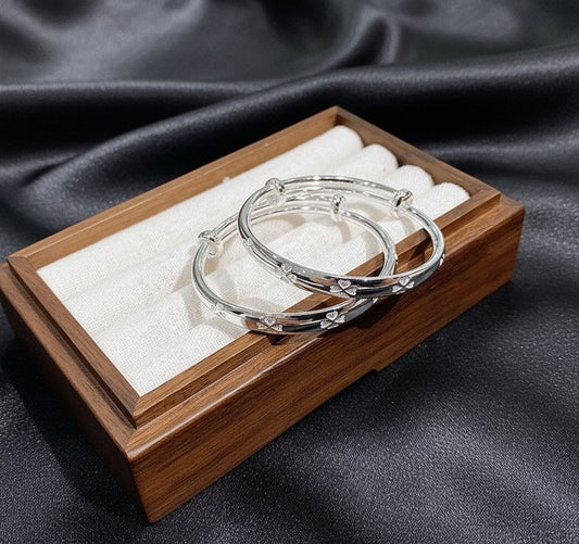 ਸਟਰਲਿੰਗ ਸਿਲਵਰ ਕਲੋਵਰ ਬੇਬੀ ਚੂੜੀ