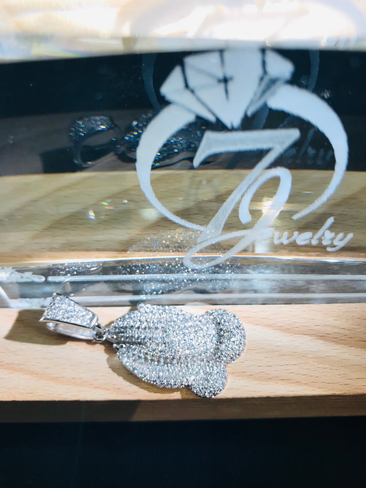 Pendentif main en prière en argent sterling