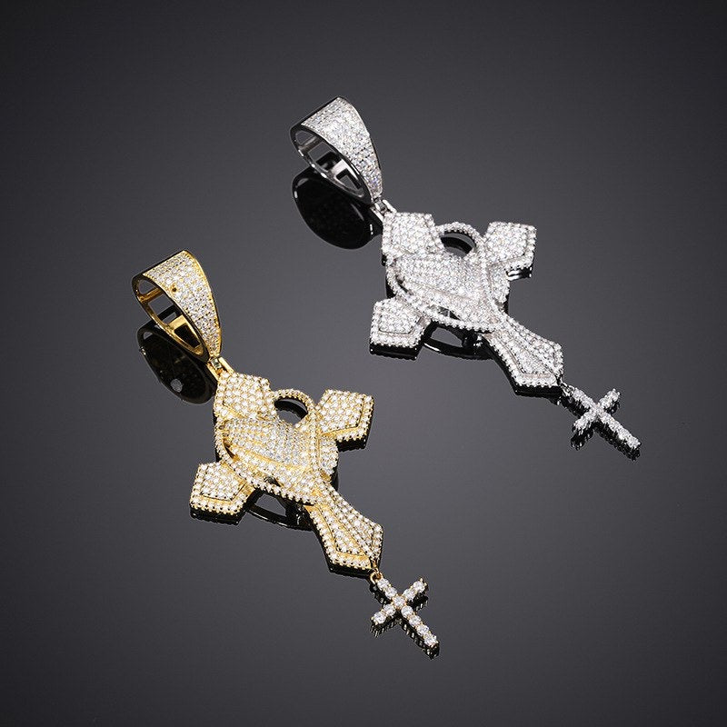 Croix en argent véritable avec moissanite et main en prière