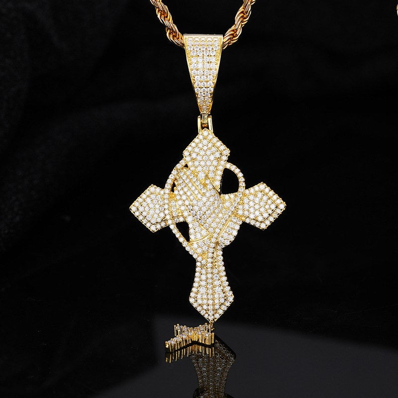 Croix en argent véritable avec moissanite et main en prière