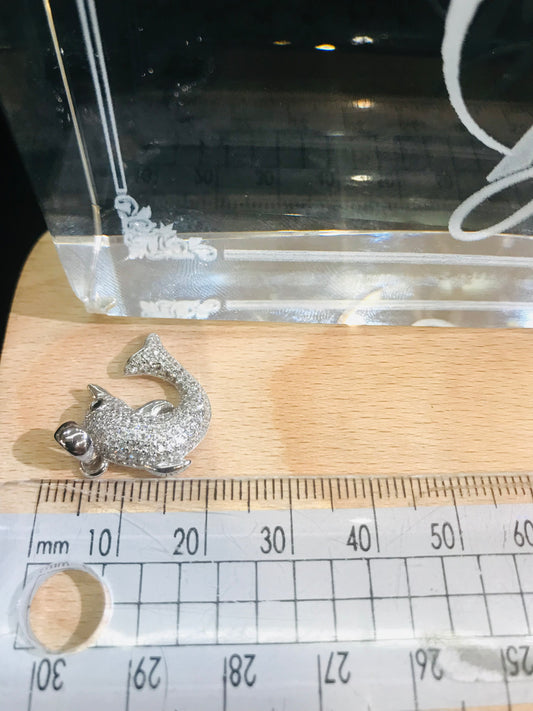 Pendentif dauphin porte-bonheur en argent sterling avec pierres en oxyde de zirconium 