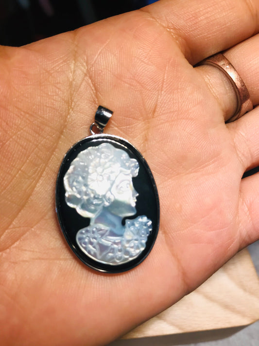 Pendentif femme en argent sterling 