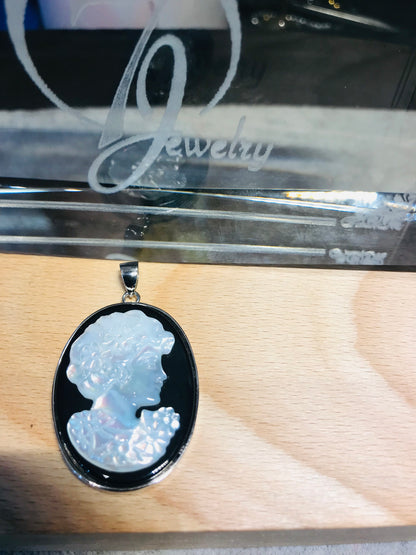 Pendentif femme en argent sterling 