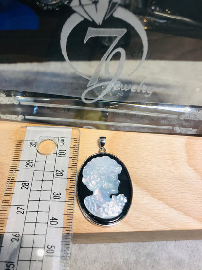 Pendentif femme en argent sterling 