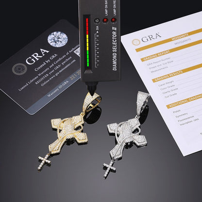 Croix en argent véritable avec moissanite et main en prière