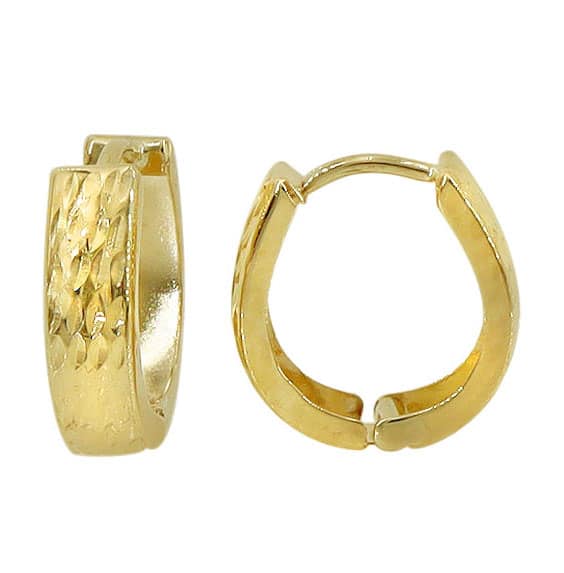 Real gold earring with diamond cut