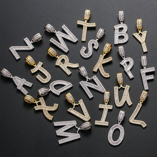 Breloques en forme de baguette de diamants en zircone cubique glacée, 26 lettres initiales de l'alphabet