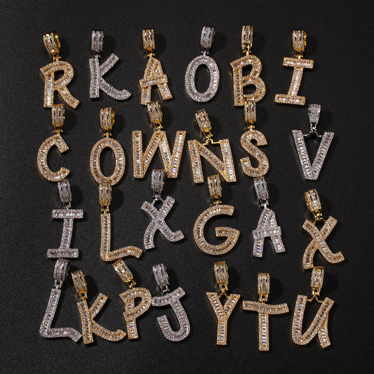 Breloques en forme de baguette de diamants en zircone cubique glacée, 26 lettres initiales de l'alphabet