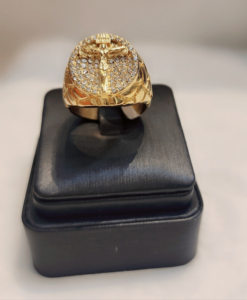 ਸੋਨੇ ਦੀ ਪਲੇਟ ਵਾਲੀ ਸਲੀਬ ਵਾਲੀ ਅੰਗੂਠੀ