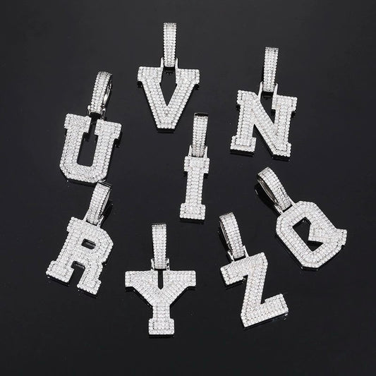 Pendentifs alphabet en argent véritable et moissanite glacée