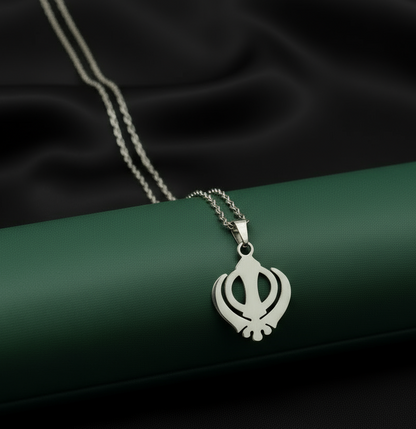 ਖੰਡਾ ਚਾਂਦੀ; ਤੁਹਾਡੀ ਰੂਹ ਨੂੰ ਛੂਹਣ ਲਈ ਬਣਾਇਆ ਗਿਆ ਹਾਰ | ਧਰਤੀ 'ਤੇ ਸਭ ਤੋਂ ਵਧੀਆ ਧਾਰਮਿਕ ਹਾਰ