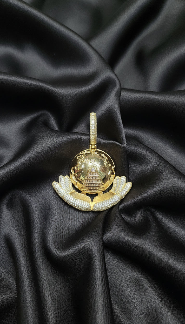 ਆਈਸਡ ਆਊਟ ਪੈਂਡੈਂਟ