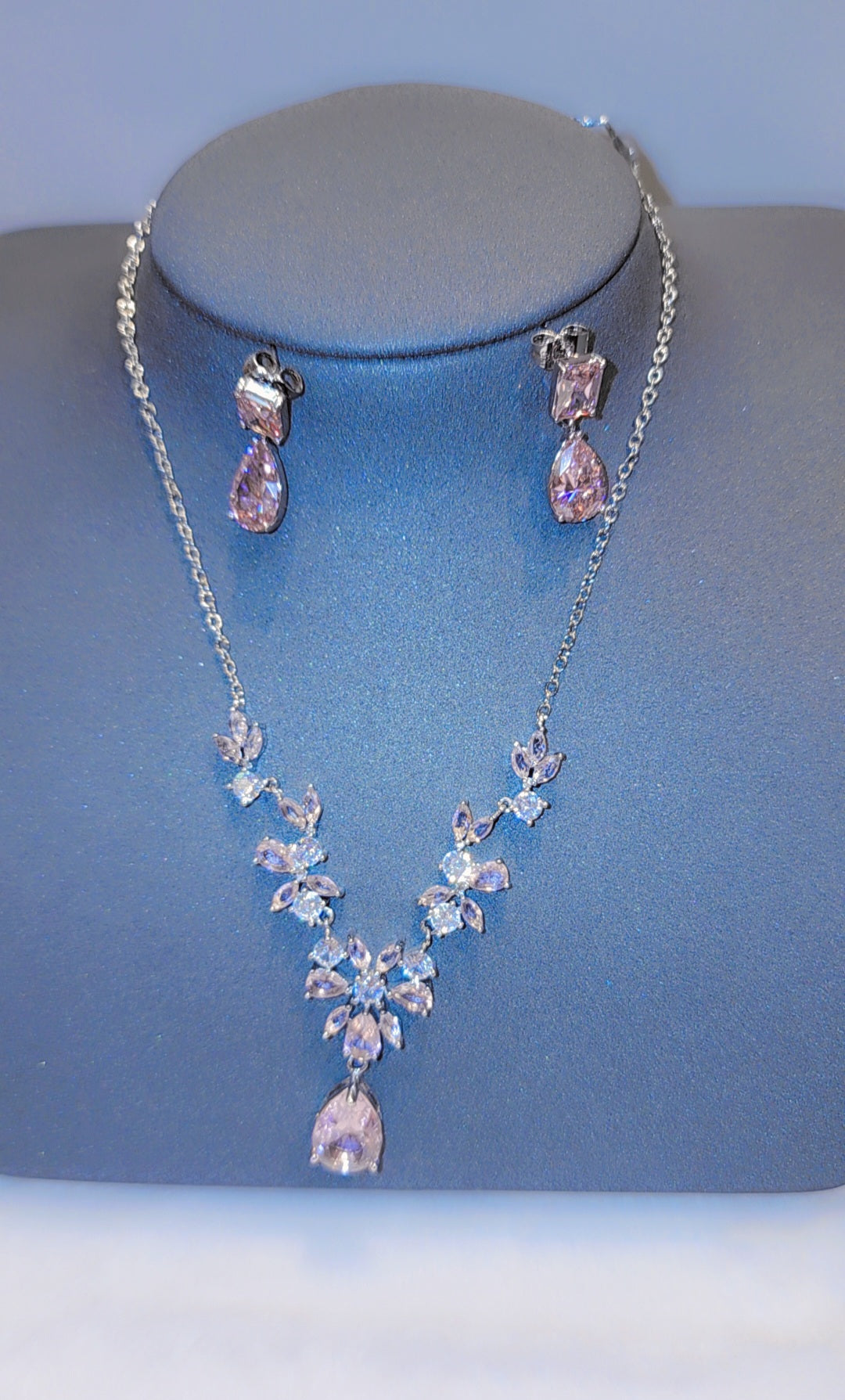 ਚਿੱਟੇ ਸੋਨੇ ਦੀ ਪਲੇਟ ਵਾਲਾ ਸੈੱਟ