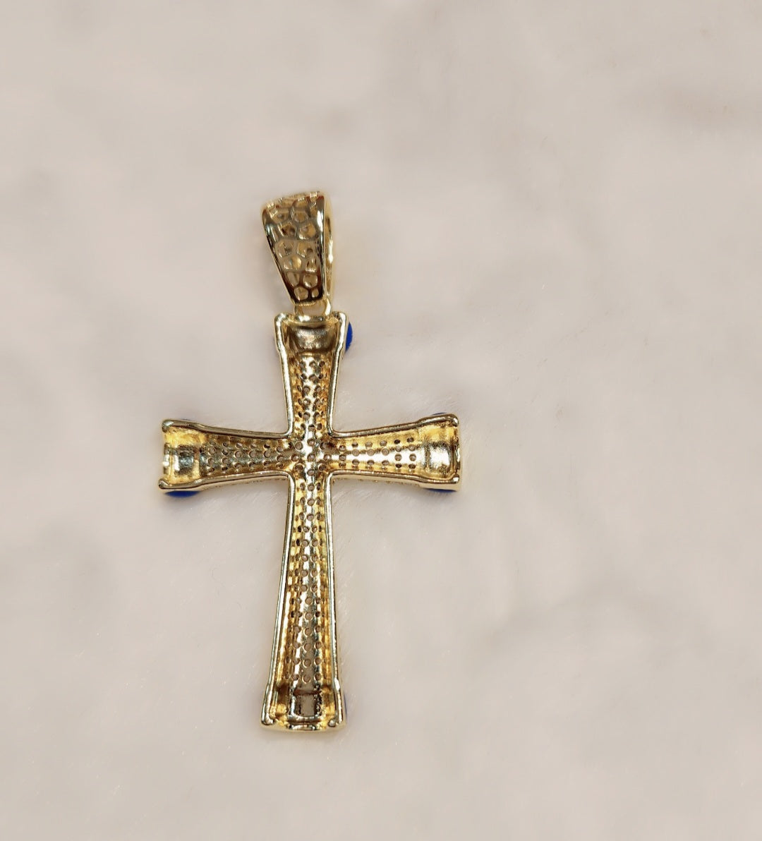 Pendentif croix plaqué or glacé