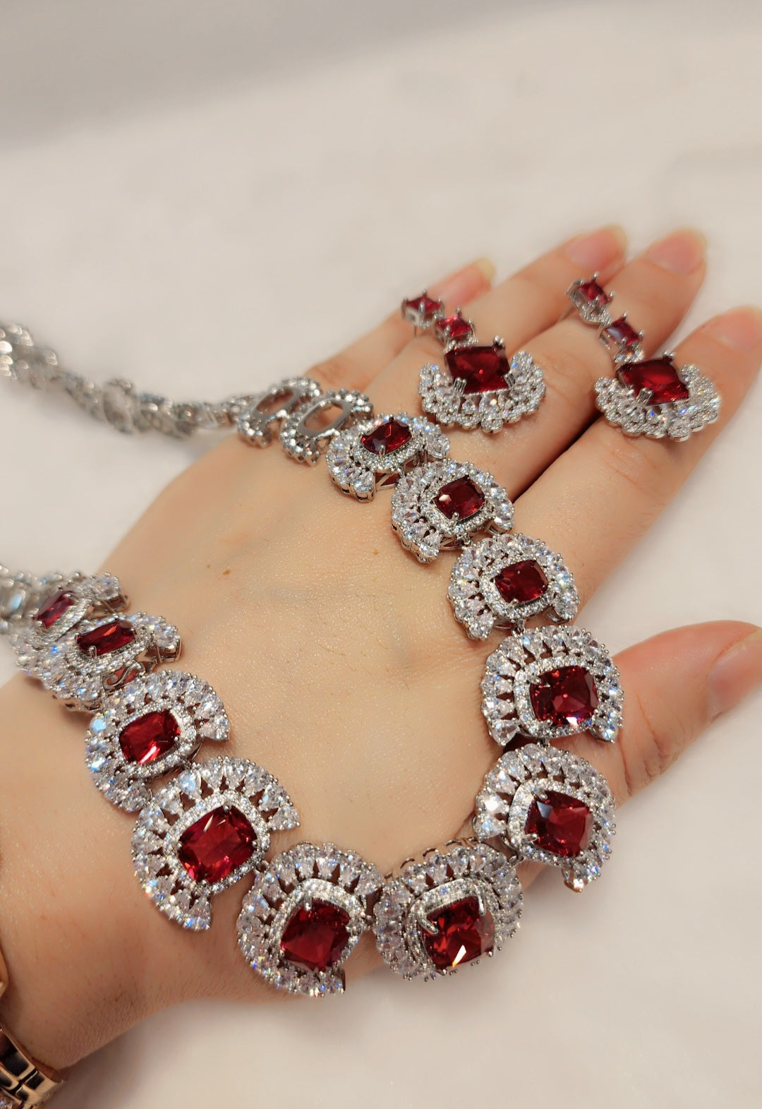 ਚਿੱਟੇ ਸੋਨੇ ਦੀ ਪਲੇਟ ਵਾਲਾ ਸੈੱਟ