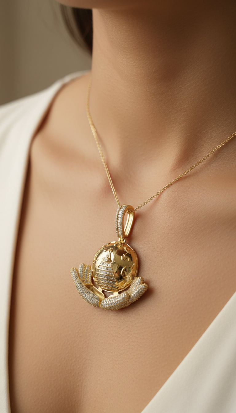 ਆਈਸਡ ਆਊਟ ਪੈਂਡੈਂਟ