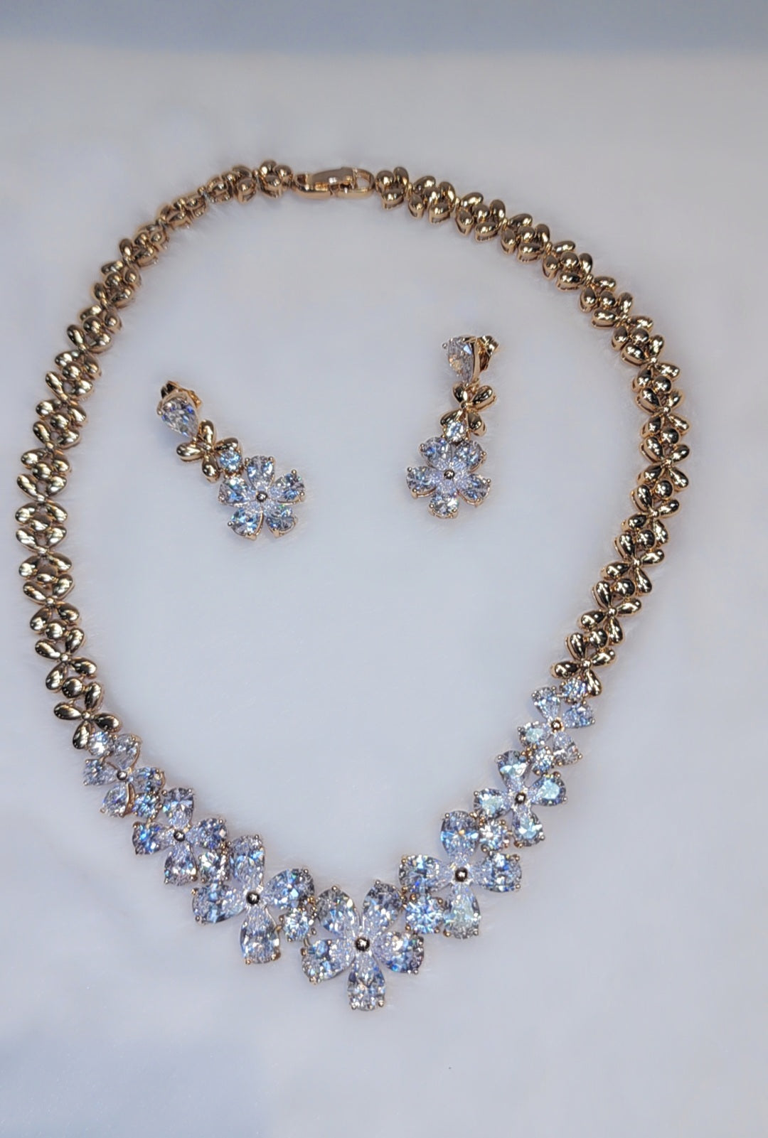 ਸੋਨੇ ਦੀ ਪਲੇਟ ਵਾਲੇ ਸੈੱਟ