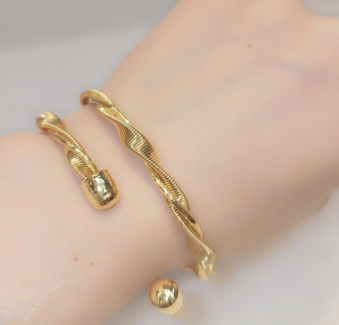 Gold plated zigzag style bangle