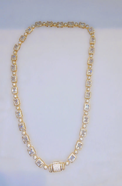 ਆਈਸਡ ਆਊਟ ਗੋਲਡ ਪਲੇਟਿਡ ਚੇਨ