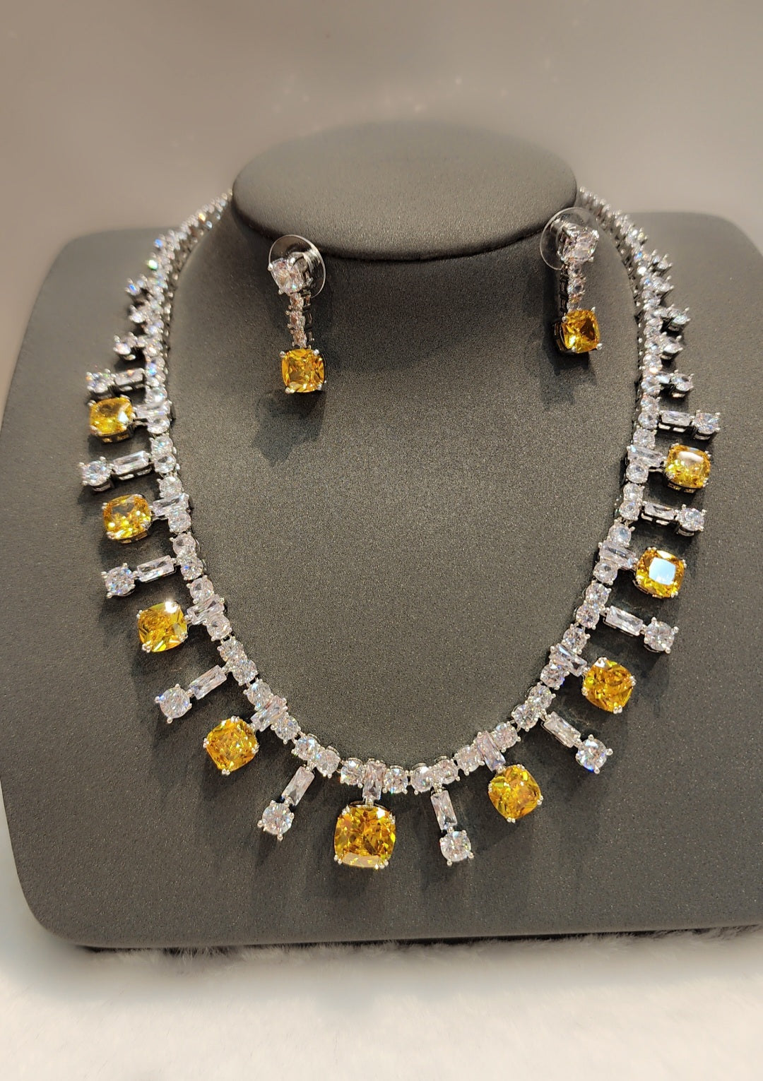 ਚਿੱਟੇ ਸੋਨੇ ਦੀ ਪਲੇਟ ਵਾਲਾ ਸੈੱਟ