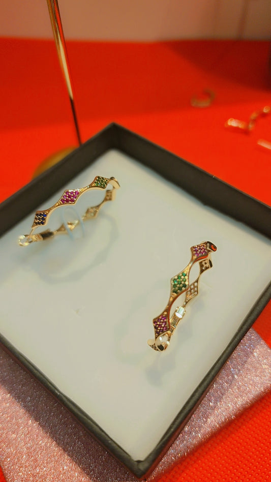 ਸੋਨੇ ਦੀ ਪਲੇਟਿਡ ਕਿਊਬਿਕ ਜ਼ਿਰਕੋਨੀਆ ਪੱਥਰ ਦੀ ਵਾਲੀ