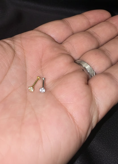 ਪੇਚ ਬੈਕ ਲਾਕ ਦੇ ਨਾਲ ਅਸਲੀ ਚਾਂਦੀ ਦੇ ਨੋਜ਼ ਸਟੱਡ।