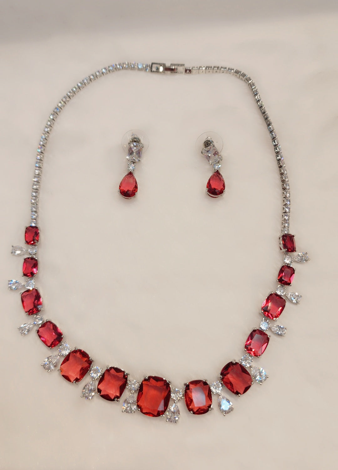 ਚਿੱਟੇ ਸੋਨੇ ਦੀ ਪਲੇਟ ਵਾਲਾ ਸੈੱਟ