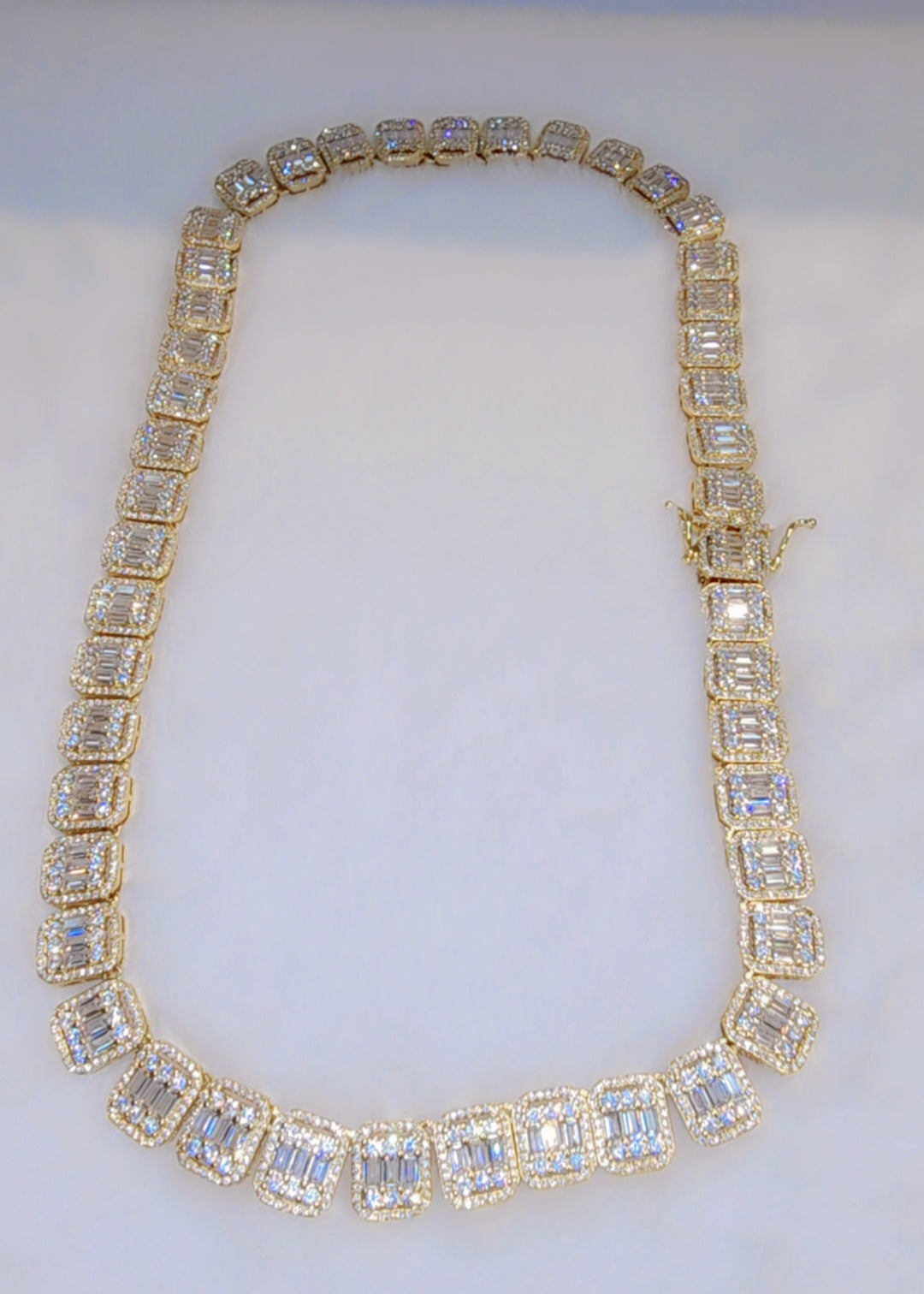 ਆਈਸਡ ਆਊਟ ਗੋਲਡ ਪਲੇਟਿਡ ਚੇਨ