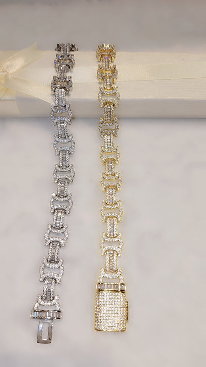 ਆਈਸਡ ਆਊਟ ਗੋਲਡ ਪਲੇਟਿਡ ਬਰੇਸਲੇਟ