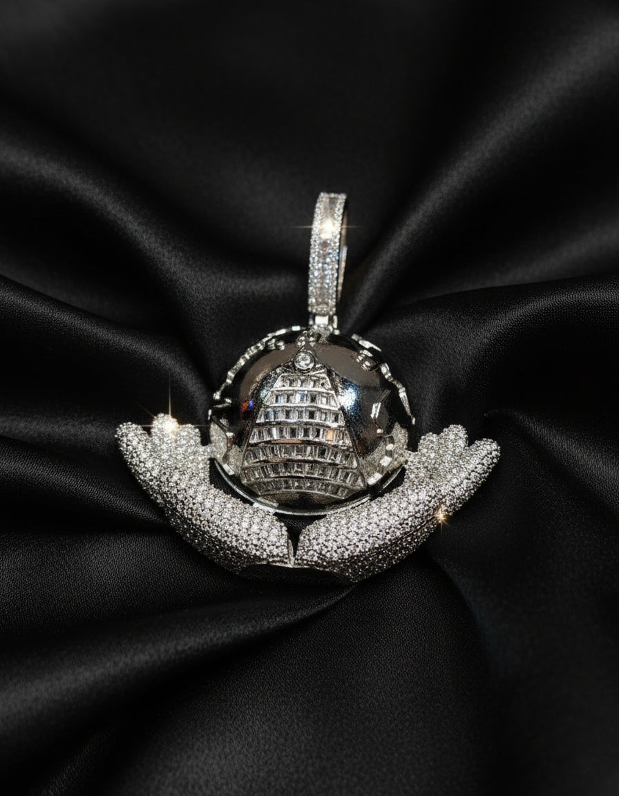 ਆਈਸਡ ਆਊਟ ਪੈਂਡੈਂਟ