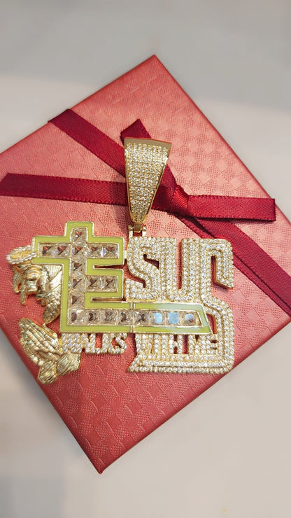 ਆਈਸਡ ਆਊਟ ਪੈਂਡੈਂਟ