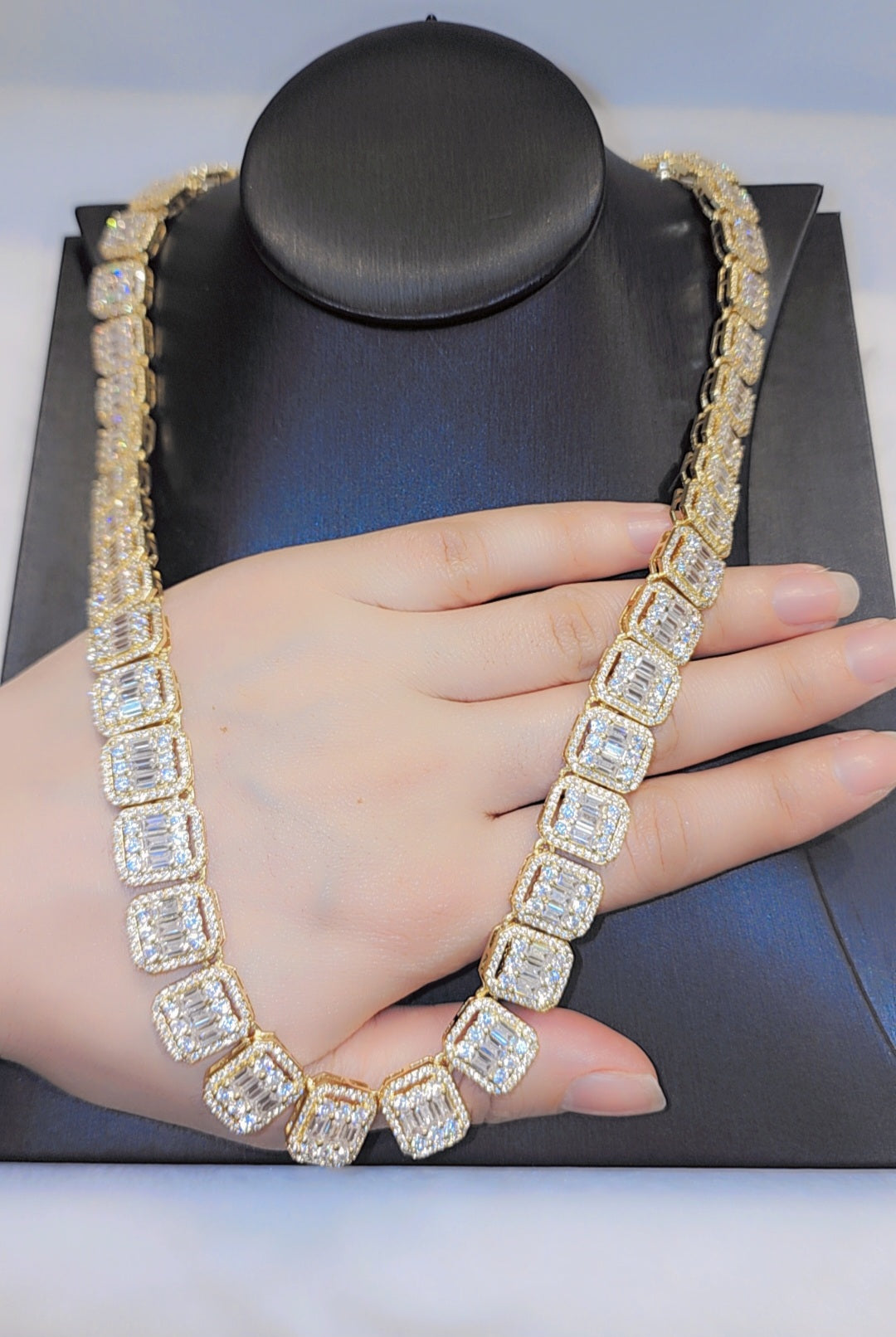 ਆਈਸਡ ਆਊਟ ਗੋਲਡ ਪਲੇਟਿਡ ਚੇਨ